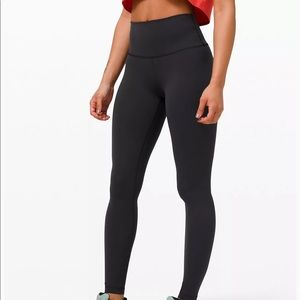 COPY - Lululemon Wunder  under black leggings
